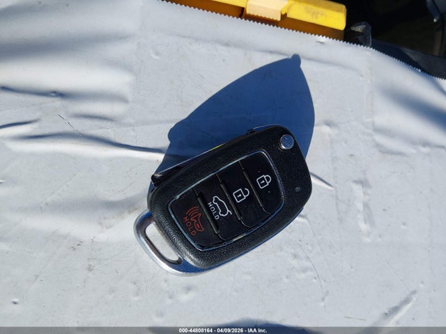 KM8J3CA47HU410616 Hyundai TUCSON SE