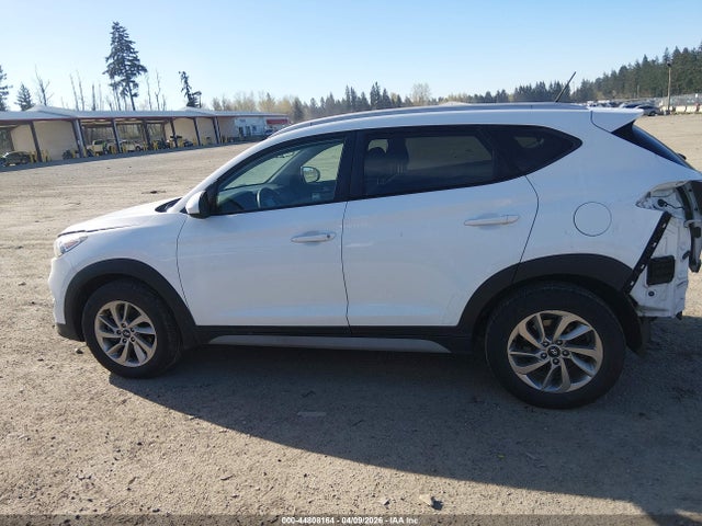 KM8J3CA47HU410616 Hyundai TUCSON SE