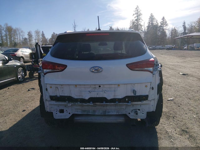 KM8J3CA47HU410616 Hyundai TUCSON SE