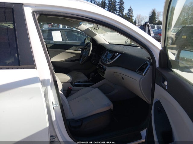 KM8J3CA47HU410616 Hyundai TUCSON SE