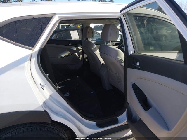 KM8J3CA47HU410616 Hyundai TUCSON SE