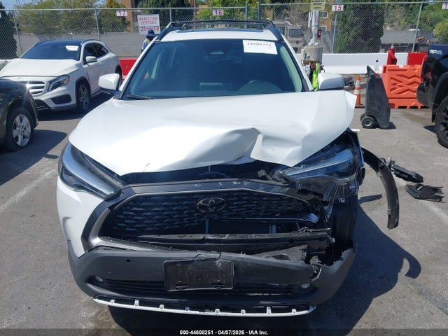 Toyota Corolla Cross Xle 2023 7MUDAAAG0PV053598 Image 12