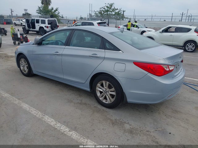 2011 HYUNDAI SONATA 5NPEB4AC5BH131768 Photo 2