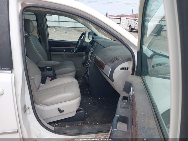 2010 CHRYSLER TOWN & COUNTRY 2A4RR8D16AR449862 Photo 4