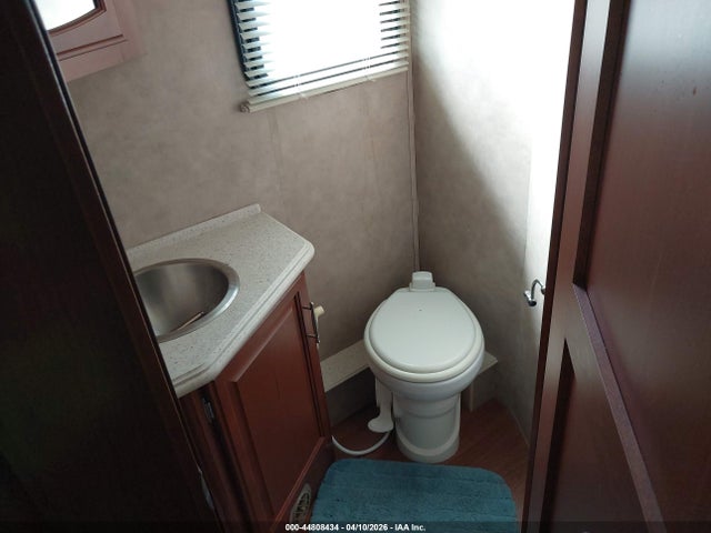 2007 Freightliner Chassis X Line Motor Home მანქანა იყიდება აუქციონზე, vin: 4UZACJDC97CZ36919, აუქციონის ნომერი: 44808434