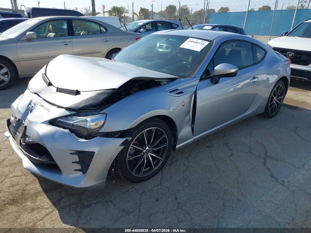 Toyota 86 2017 JF1ZNAA15H8702629 Image 2