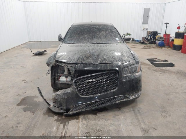 44808812 :رقم المزاد ، 2C3CCAAG9JH283568 vin ، 2018 Chrysler 300 Touring مزاد بيع