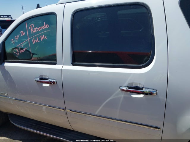 2013 Gmc Yukon Xl 1500 Denali მანქანა იყიდება აუქციონზე, vin: 1GKS2MEFXDR375522, აუქციონის ნომერი: 44808833