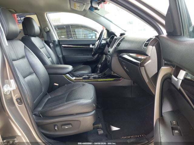44808961 :رقم المزاد ، 5XYKU4A71FG590471 vin ، 2015 Kia Sorento Ex V6 مزاد بيع