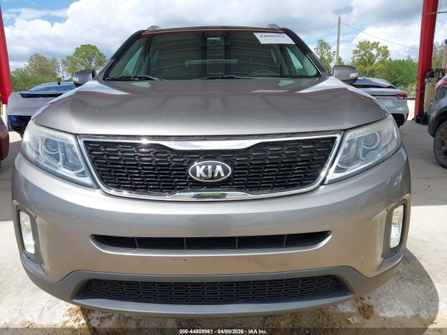 44808961 :رقم المزاد ، 5XYKU4A71FG590471 vin ، 2015 Kia Sorento Ex V6 مزاد بيع