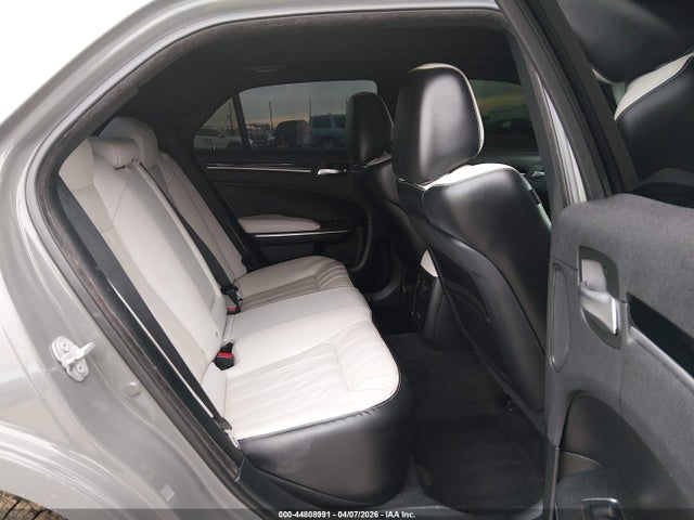 44808991 :رقم المزاد ، 2C3CCAGG5HH588731 vin ، 2017 Chrysler 300 300s Awd مزاد بيع