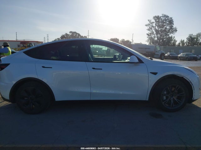 Продаж на аукціоні авто 2024 Tesla Model Y Long Range Dual Motor All-wheel Drive, vin: 7SAYGDEE7RF190536, номер лоту: 44809063
