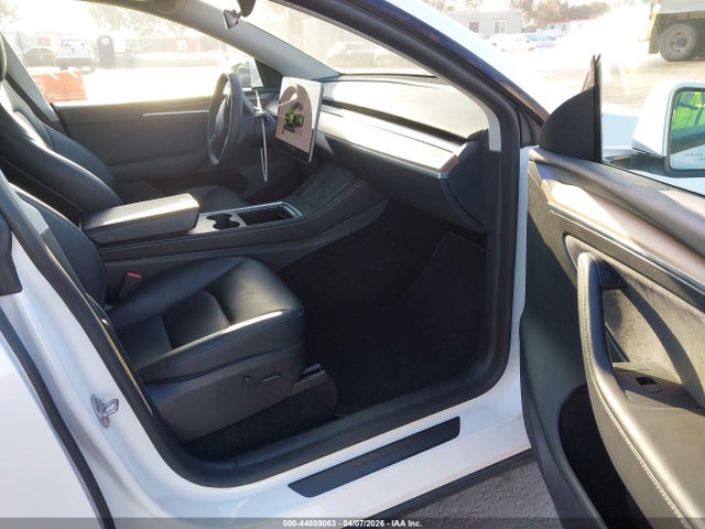Продаж на аукціоні авто 2024 Tesla Model Y Long Range Dual Motor All-wheel Drive, vin: 7SAYGDEE7RF190536, номер лоту: 44809063