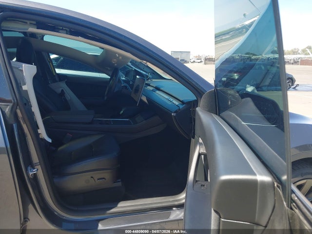 Продажа на аукционе авто 2022 Tesla Model Y Long Range Dual Motor All-wheel Drive, vin: 7SAYGDEE5NF403168, номер лота: 44809090