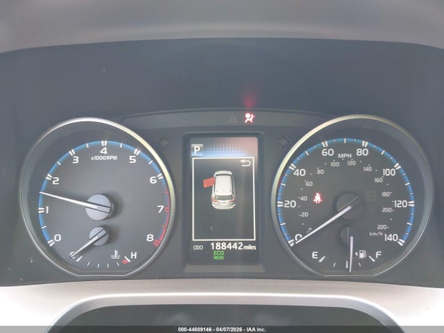 JTMWFREVXJJ182612 Toyota Rav4 Xle