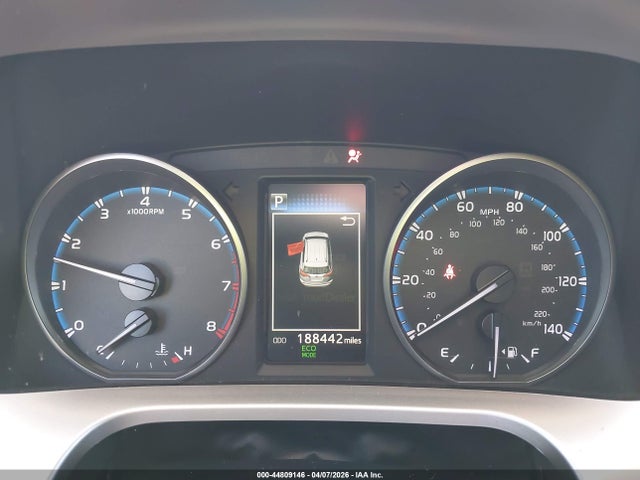 JTMWFREVXJJ182612 Toyota Rav4 Xle