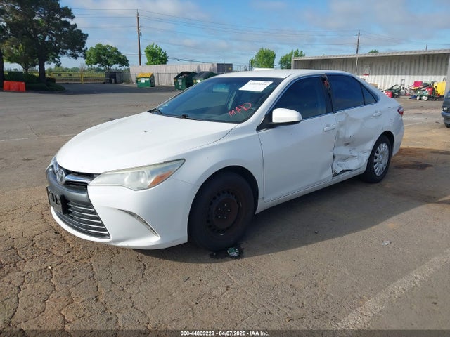 Toyota CAMRY LE 2015 4T1BF1FK4FU008279 Image 2