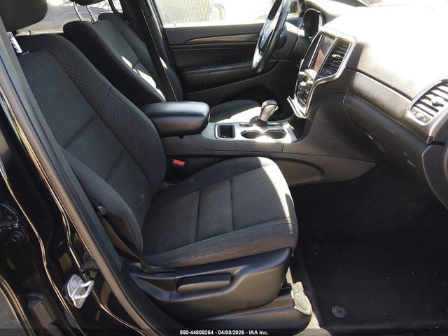 1C4RJEAG2JC168493 Jeep Grand Cherokee Laredo E 4x2