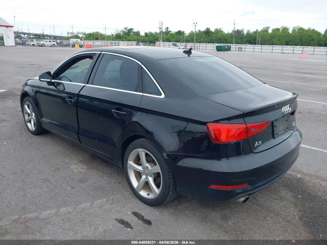 2015 AUDI A3 WAUBFGFF6F1083770 Photo 2