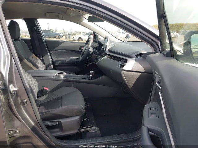 JTNKHMBX3M1116842 Toyota C-HR LE