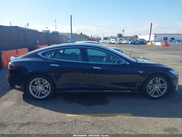 2014 Tesla Model S P85 მანქანა იყიდება აუქციონზე, vin: 5YJSA1H14EFP40202, აუქციონის ნომერი: 44809496