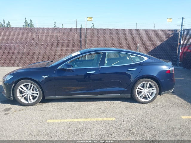 2014 Tesla Model S P85 მანქანა იყიდება აუქციონზე, vin: 5YJSA1H14EFP40202, აუქციონის ნომერი: 44809496