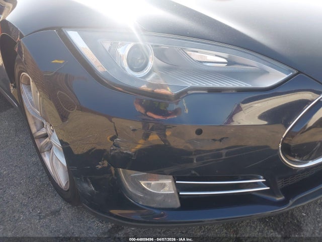 2014 Tesla Model S P85 მანქანა იყიდება აუქციონზე, vin: 5YJSA1H14EFP40202, აუქციონის ნომერი: 44809496