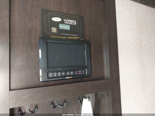 44809600 :رقم المزاد ، 1UJCJ0BV5M1WS0183 vin ، 2021 Jayco Camper مزاد بيع