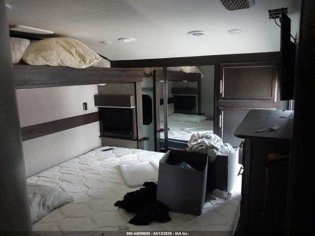 44809600 :رقم المزاد ، 1UJCJ0BV5M1WS0183 vin ، 2021 Jayco Camper مزاد بيع