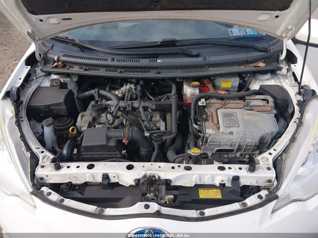JTDKDTB36E1075681 Toyota Prius C Two