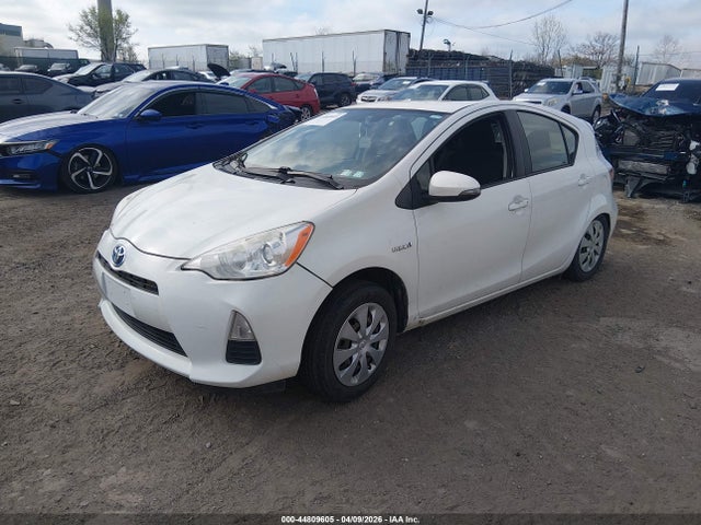 JTDKDTB36E1075681 Toyota Prius C Two