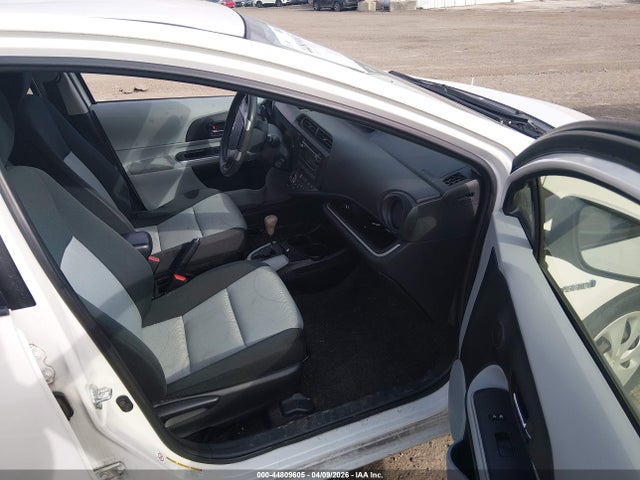 JTDKDTB36E1075681 Toyota Prius C Two