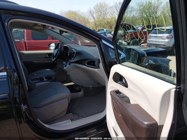 Продаж на аукціоні авто 2019 Chrysler Pacifica Touring Plus, vin: 2C4RC1FG0KR528672, номер лоту: 44809634