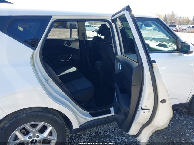 KIA SOUL LX 2022 KNDJ23AU8N7823985 Image 8