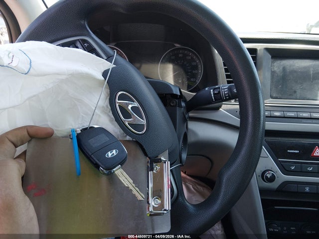 5NPD84LF2JH305361 Hyundai ELANTRA SEL