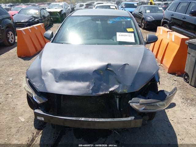 5NPD84LF2JH305361 Hyundai ELANTRA SEL