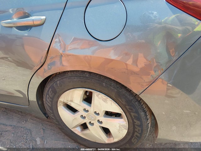 5NPD84LF2JH305361 Hyundai ELANTRA SEL