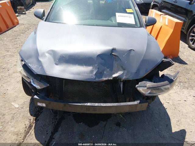 5NPD84LF2JH305361 Hyundai ELANTRA SEL