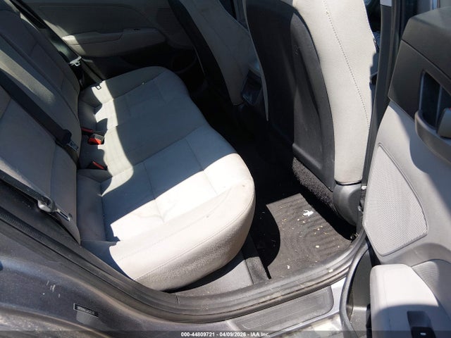 5NPD84LF2JH305361 Hyundai ELANTRA SEL