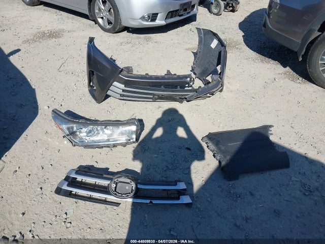 Toyota Highlander Le 2018 5TDBZRFH9JS904055 Image 11