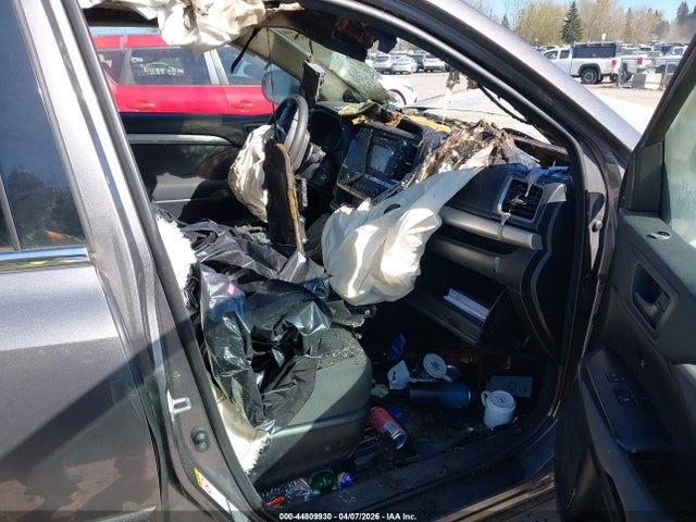 Toyota Highlander Le 2018 5TDBZRFH9JS904055 Image 12