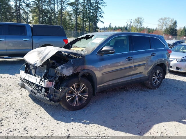Toyota Highlander Le 2018 5TDBZRFH9JS904055 Image 2