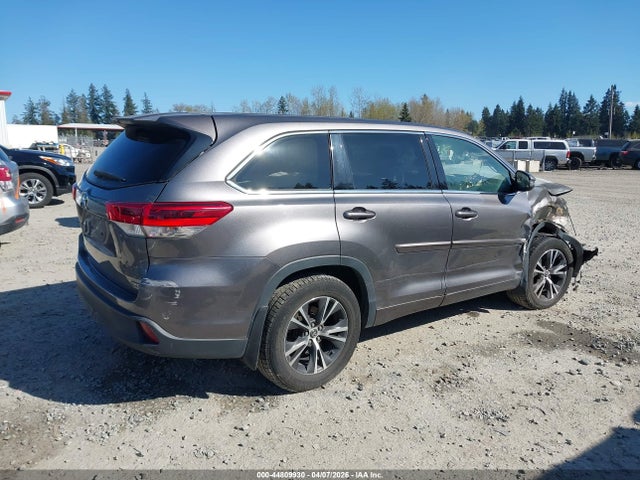 Toyota Highlander Le 2018 5TDBZRFH9JS904055 Image 4