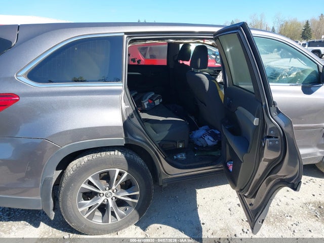 Toyota Highlander Le 2018 5TDBZRFH9JS904055 Image 8