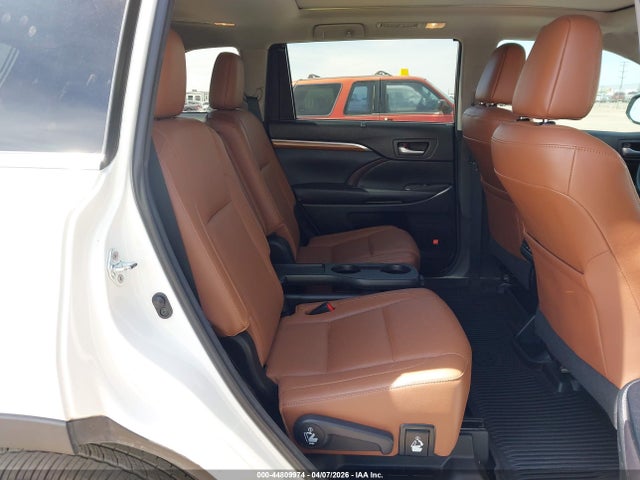 Toyota Highlander Limited Platinum 2017 5TDDZRFH8HS362322 Image 8