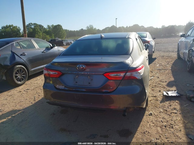 44810038 :رقم المزاد ، 4T1B11HK4KU799242 vin ، 2019 Toyota Camry Le مزاد بيع