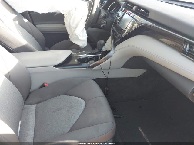 44810038 :رقم المزاد ، 4T1B11HK4KU799242 vin ، 2019 Toyota Camry Le مزاد بيع