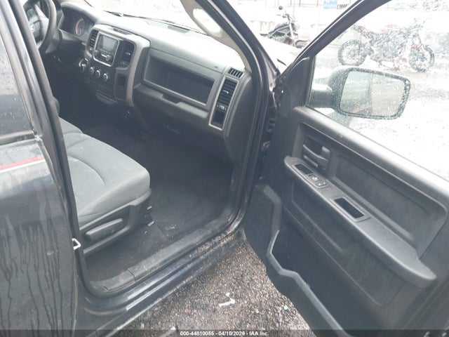 Продаж на аукціоні авто 2017 Ram 1500 Express  4x4 6'4 Box, vin: 1C6RR7FG5HS643980, номер лоту: 44810055