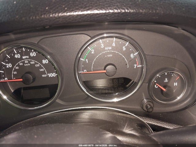 1C4BJWDG5EL127669 Jeep Wrangler Unlimited Sport