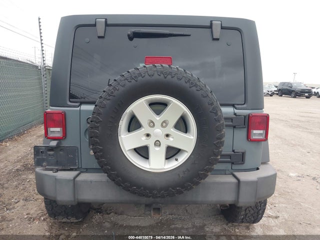 1C4BJWDG5EL127669 Jeep Wrangler Unlimited Sport